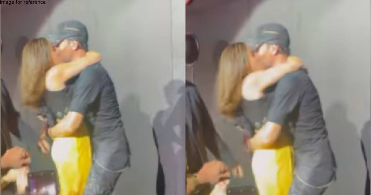 VIRAL VIDEO: Singer Enrique Iglesias locks lips with fan on stage